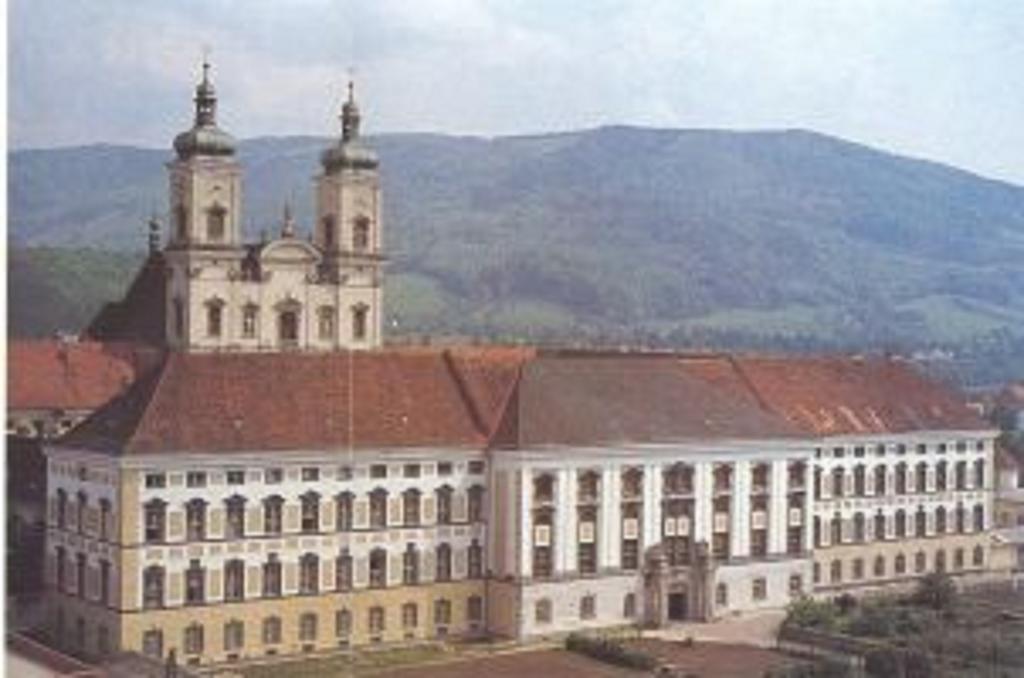 Stiftshotel Garsten Steyr Bagian luar foto